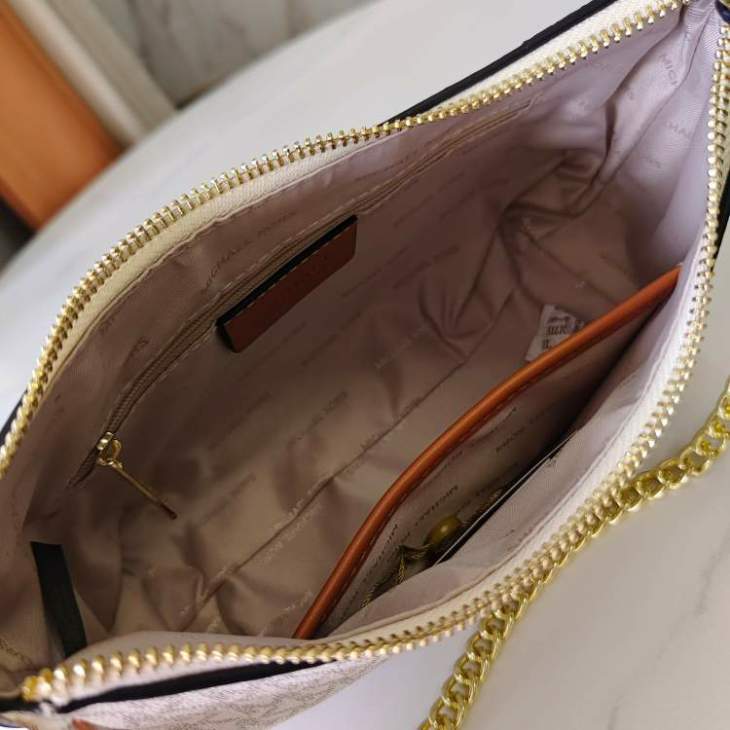 Picture of Michael Kors Wallets _SKUfw242016944fw
